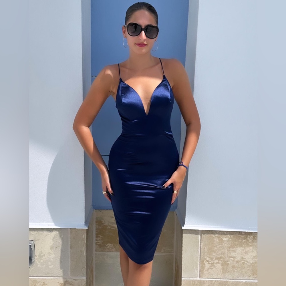 Brand New!🔥Navy Satin Backless tie  bodycon Midi - Picture 2 of 8